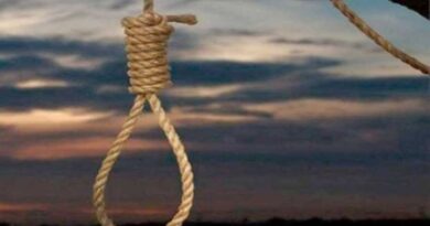 Un adolescent de aproape 14 ani a fost găsit spânzurat. Era crescut de bunici și ar fi suferit de depresie Un adolescent de aproape 14 ani a fost găsit spânzurat. Era crescut de bunici și ar fi suferit de depresie